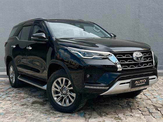 TOYOTA HILUX SW4 2.8 D-4D TURBO DIESEL SRX 7L 4X4 AUTOMÁTICO